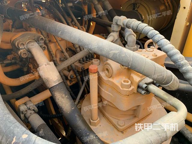 回轉(zhuǎn)馬達(dá)和主控閥(整機(jī)外觀) 回轉(zhuǎn)馬達(dá)和主控閥(整機(jī)外觀)