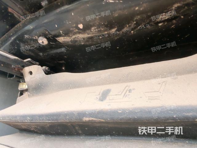 左后方玻璃角標(biāo)(駕駛室部分) 左后方玻璃角標(biāo)(駕駛室部分)