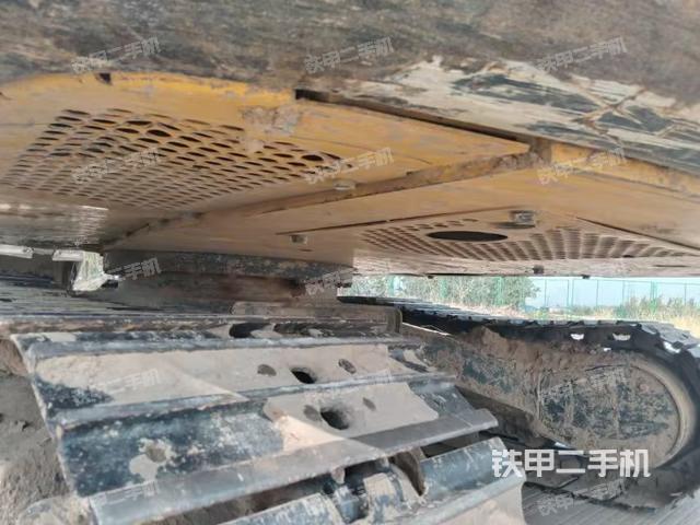 单侧履带整体(整机外观) 单侧履带整体(整机外观)