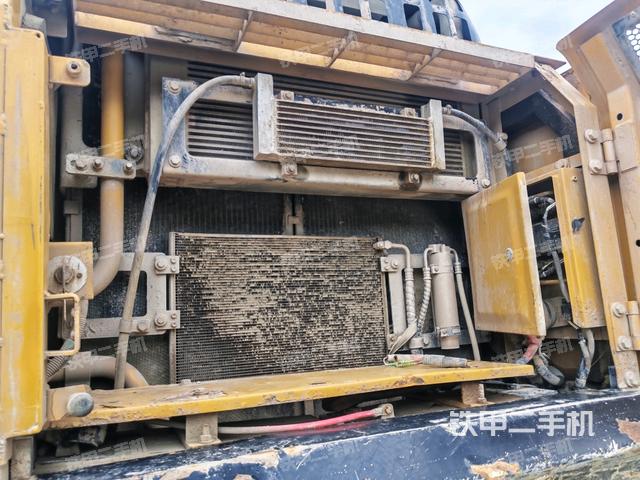 散熱器正面(大件艙室) 散熱器正面(大件艙室)