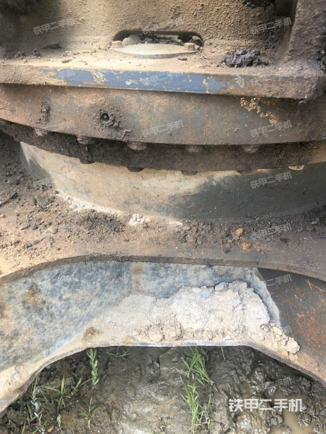 轉(zhuǎn)盤和下車架正前(工作和回轉(zhuǎn)裝置) 轉(zhuǎn)盤和下車架正前(工作和回轉(zhuǎn)裝置)