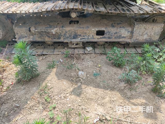 單側(cè)履帶整體(整機(jī)外觀) 單側(cè)履帶整體(整機(jī)外觀)