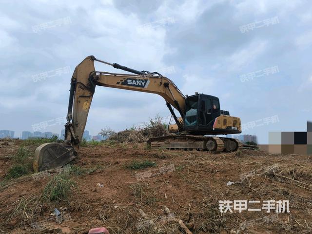 三一重工SY215C挖掘機(jī)
