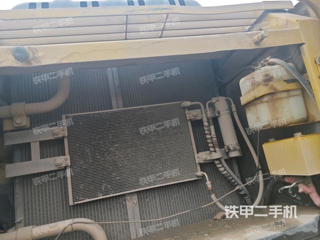 散熱器正面(大件艙室) 散熱器正面(大件艙室)