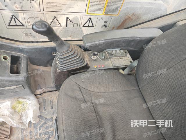 座椅右側(cè)控制臺(tái)/鑰匙門/油門/含右手柄(駕駛室部分) 座椅右側(cè)控制臺(tái)/鑰匙門/油門/含右手柄(駕駛室部分)