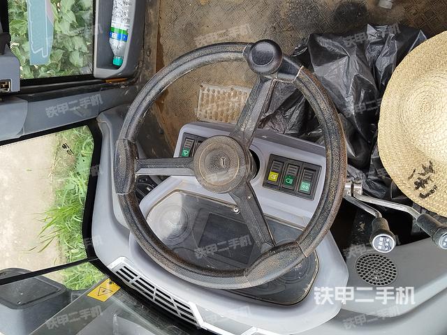 駕駛室操作臺(整機(jī)外觀及大件) 駕駛室操作臺(整機(jī)外觀及大件)