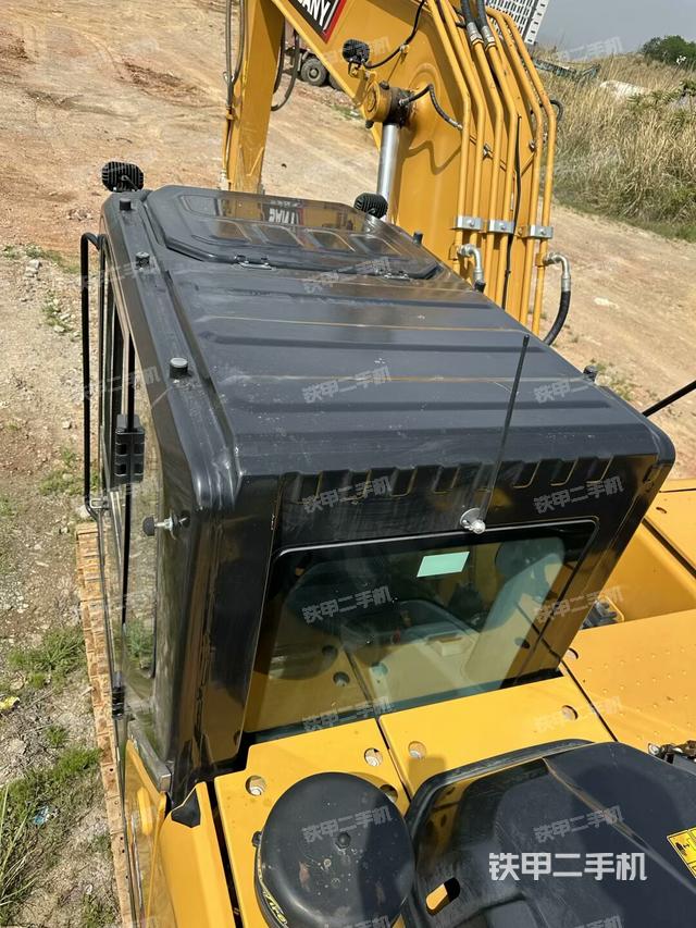 驾驶室顶部（整机外观）