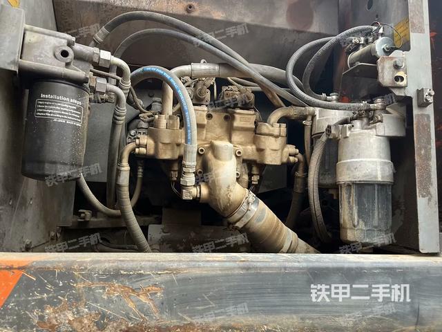 液壓泵艙室正面整體(整機外觀) 液壓泵艙室正面整體(整機外觀)
