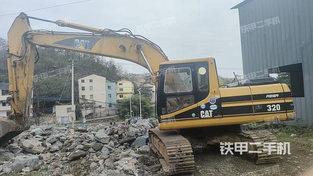 駕駛室頂部(整機(jī)外觀) 駕駛室頂部(整機(jī)外觀)