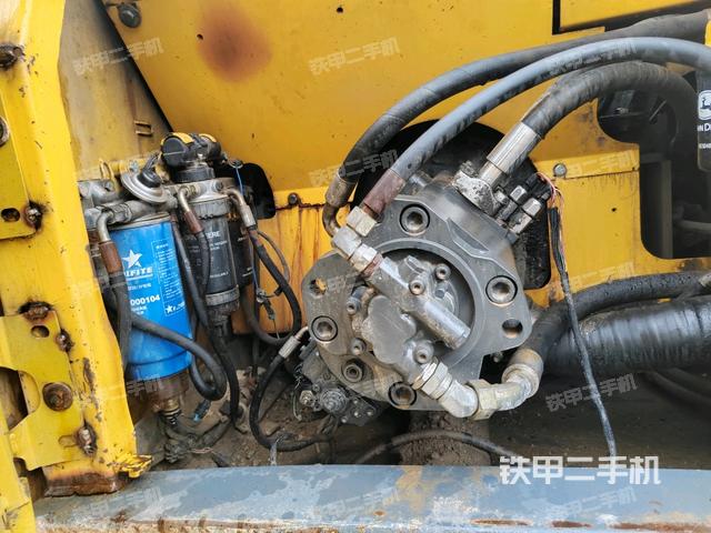 液壓泵斜45?右(大件艙室) 液壓泵斜45?右(大件艙室)
