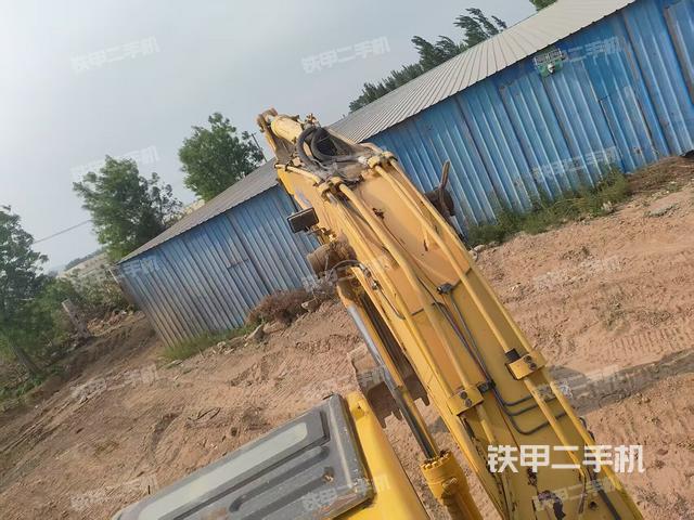 驾驶室顶部(整机外观) 驾驶室顶部(整机外观)