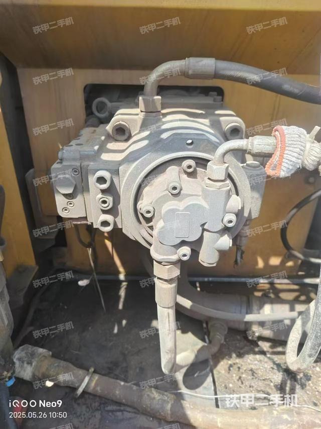 液压泵舱室正面整体(整机外观) 液压泵舱室正面整体(整机外观)