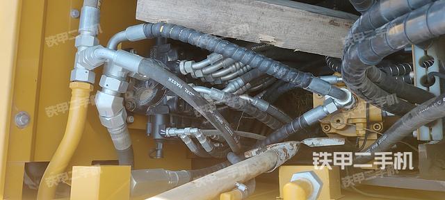 回转马达和主控阀（整机外观）