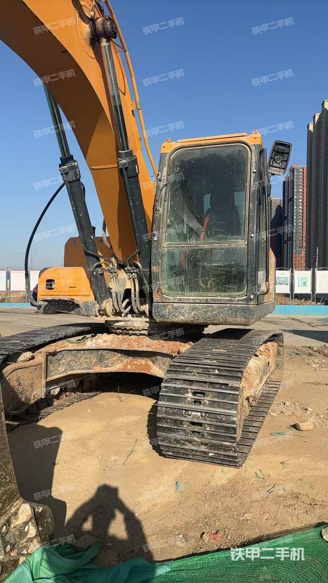 現(xiàn)代R215LVS挖掘機