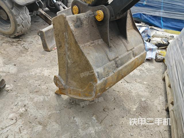 铲斗45度(工作和回转装置) 铲斗45度(工作和回转装置)