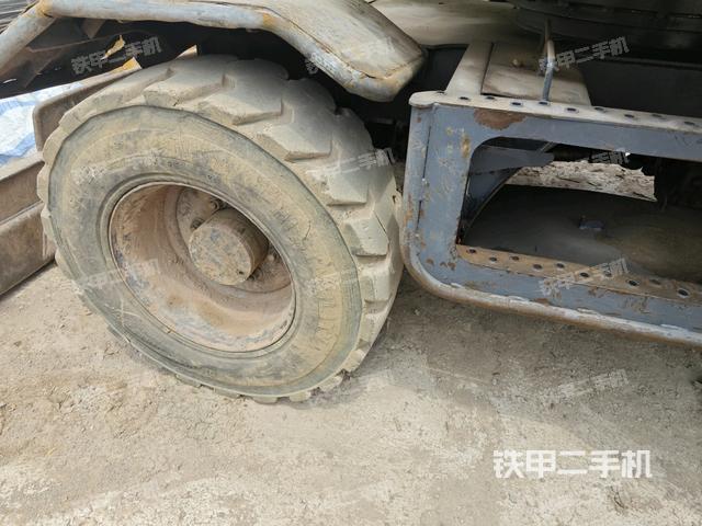 右驱动轮(行走机构) 右驱动轮(行走机构)