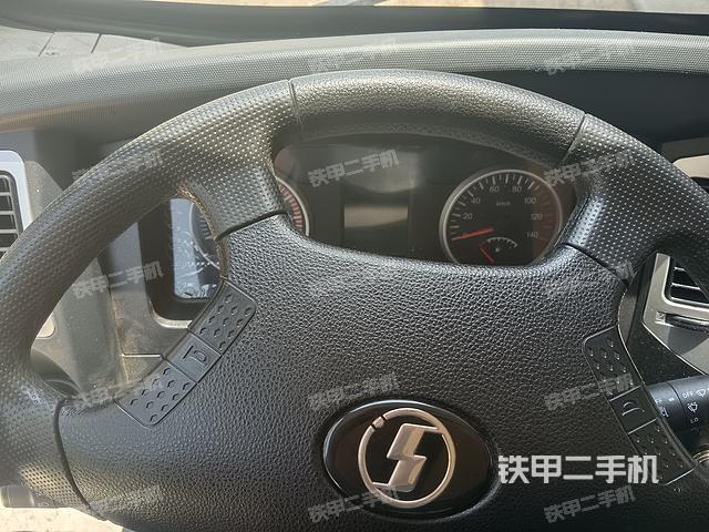 驾驶室操作台（设备外观及核心部件）