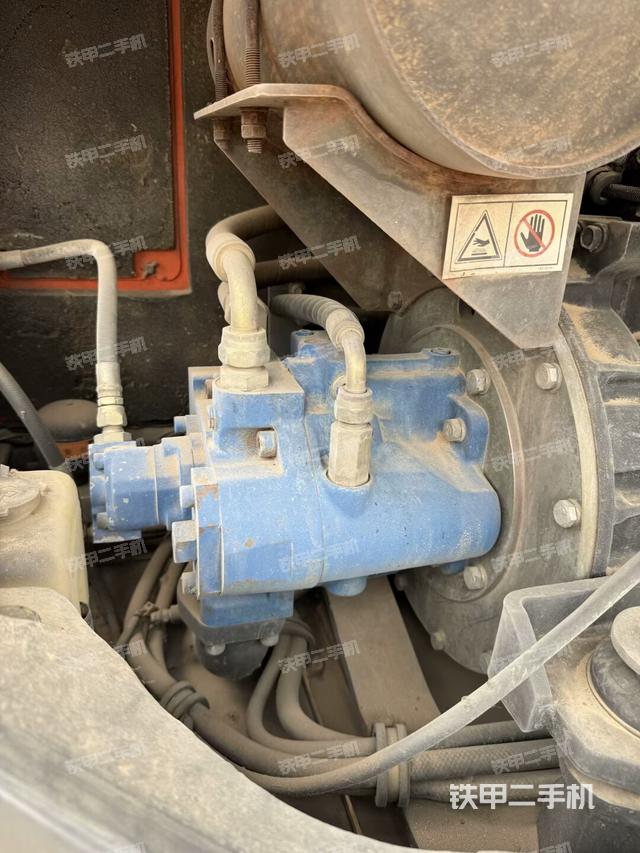 液壓泵艙室正面整體(整機(jī)外觀) 液壓泵艙室正面整體(整機(jī)外觀)