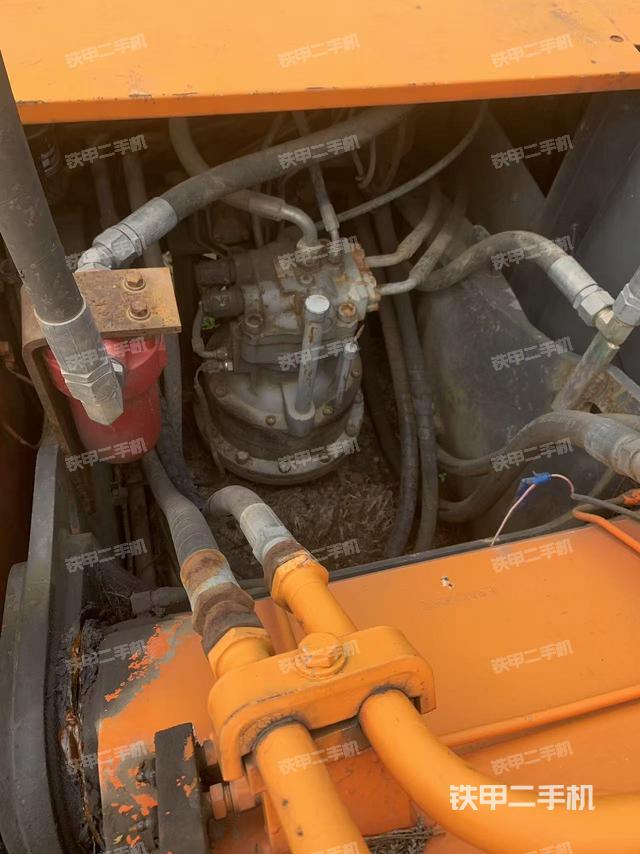 回轉(zhuǎn)馬達(dá)和主控閥（整機(jī)外觀）