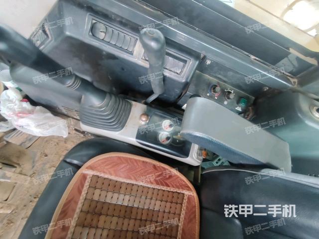 座椅左側(cè)控制臺(tái)/音響/含左手柄(駕駛室部分) 座椅左側(cè)控制臺(tái)/音響/含左手柄(駕駛室部分)