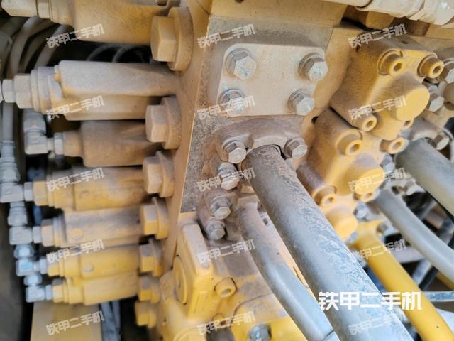 回转马达和主控阀（整机外观）