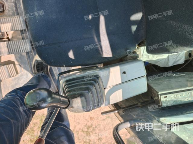 座椅左側(cè)控制臺(tái)/音響/含左手柄(駕駛室部分) 座椅左側(cè)控制臺(tái)/音響/含左手柄(駕駛室部分)