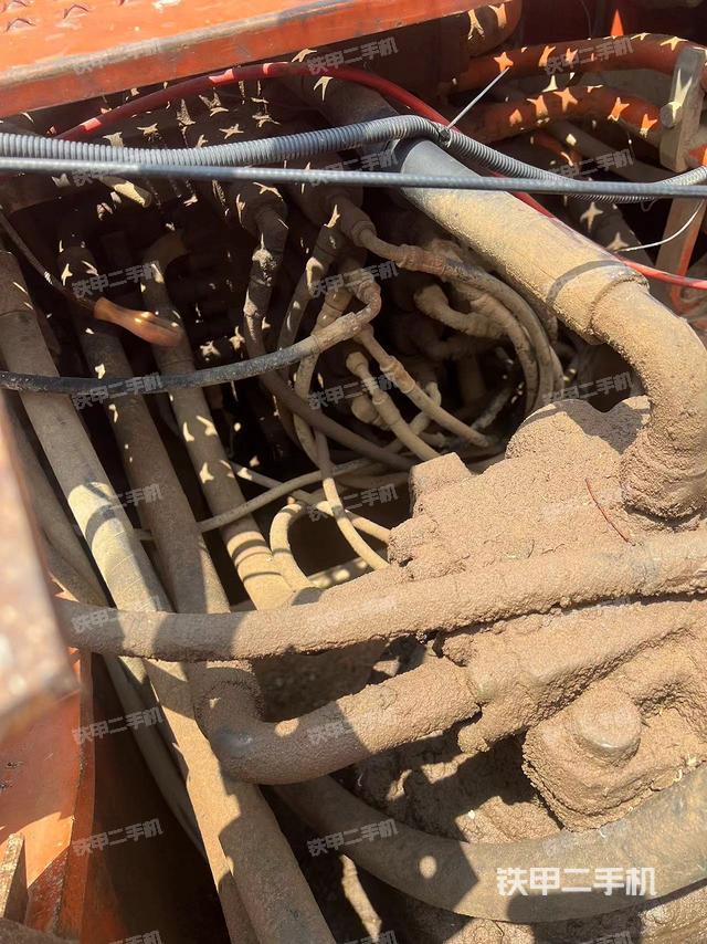 回转马达和主控阀（整机外观）