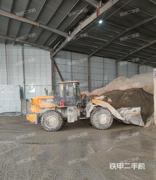 駕駛室操作臺(tái)(整機(jī)外觀及大件) 駕駛室操作臺(tái)(整機(jī)外觀及大件)