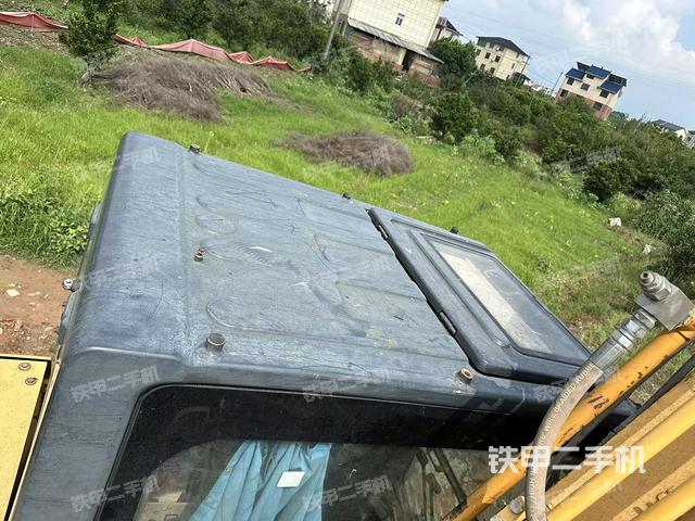 驾驶室顶部(整机外观) 驾驶室顶部(整机外观)