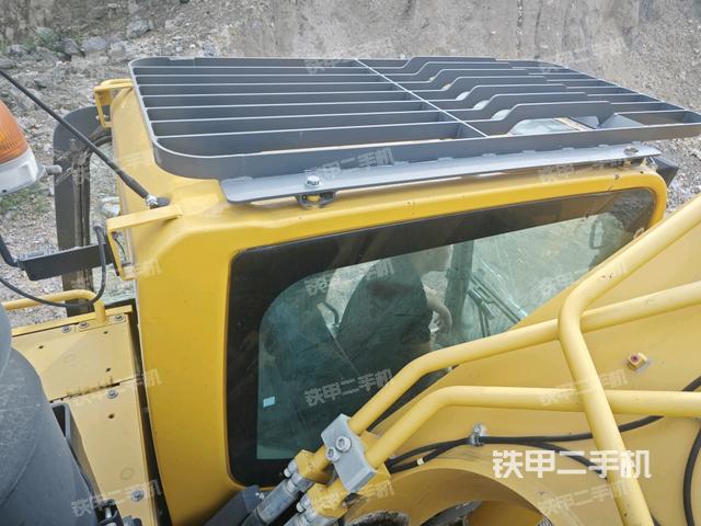 駕駛室頂部(整機外觀) 駕駛室頂部(整機外觀)