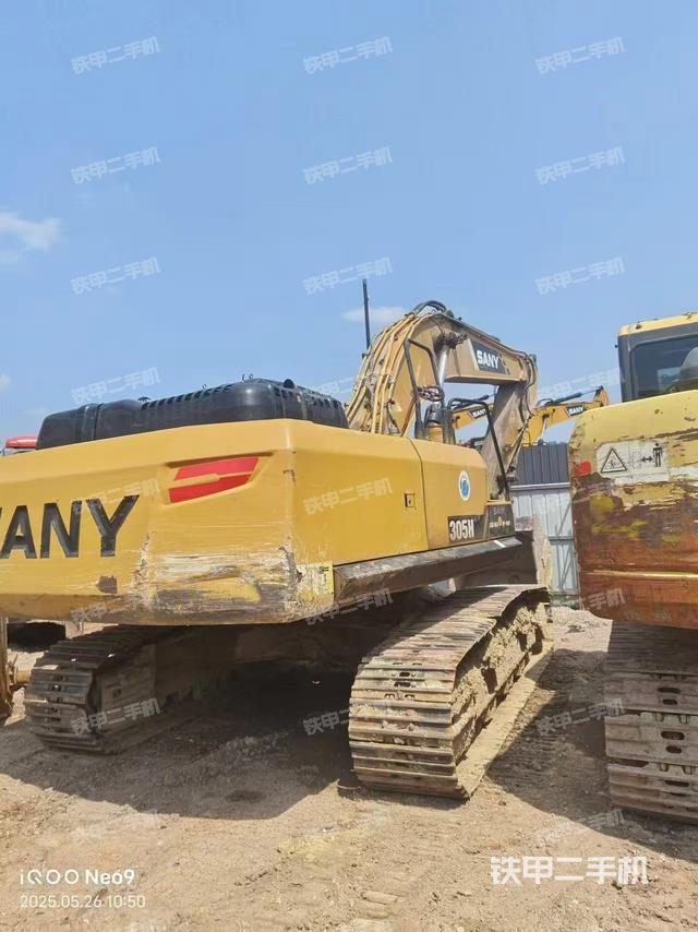 单侧履带整体(整机外观) 单侧履带整体(整机外观)