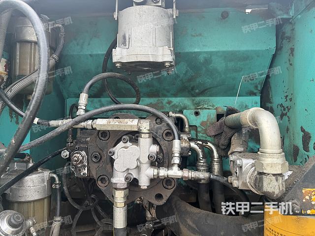 液壓泵艙室正面整體(整機(jī)外觀) 液壓泵艙室正面整體(整機(jī)外觀)