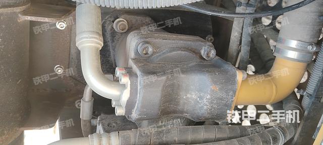 液压泵舱室正面整体（整机外观）