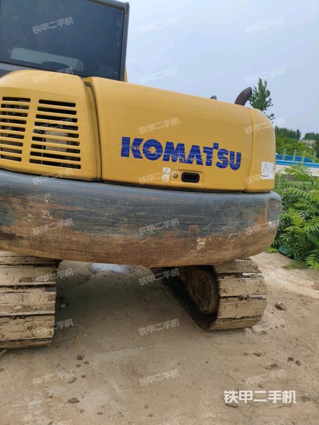 駕駛室頂部(整機(jī)外觀) 駕駛室頂部(整機(jī)外觀)