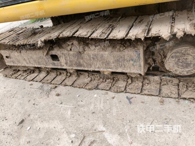 單側(cè)履帶整體(整機(jī)外觀) 單側(cè)履帶整體(整機(jī)外觀)