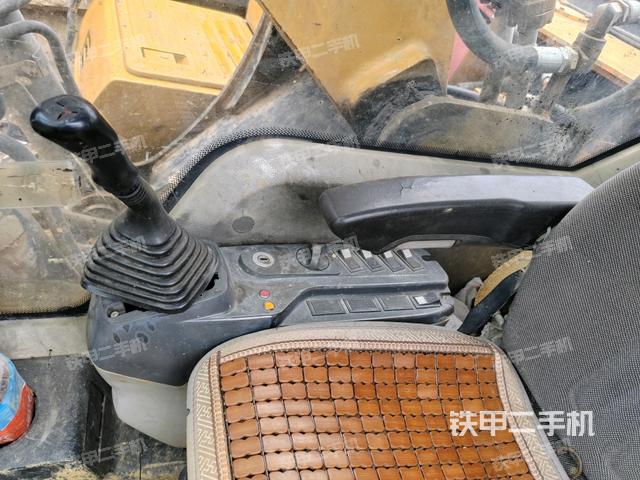 座椅左側(cè)控制臺(tái)/音響/含左手柄(駕駛室部分) 座椅左側(cè)控制臺(tái)/音響/含左手柄(駕駛室部分)