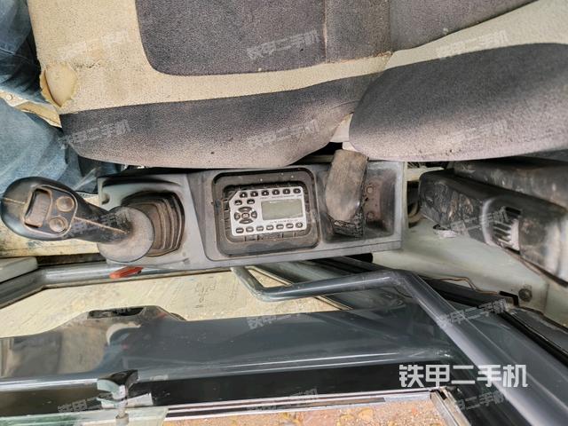 座椅右側(cè)控制臺(tái)/鑰匙門/油門/含右手柄(駕駛室部分) 座椅右側(cè)控制臺(tái)/鑰匙門/油門/含右手柄(駕駛室部分)