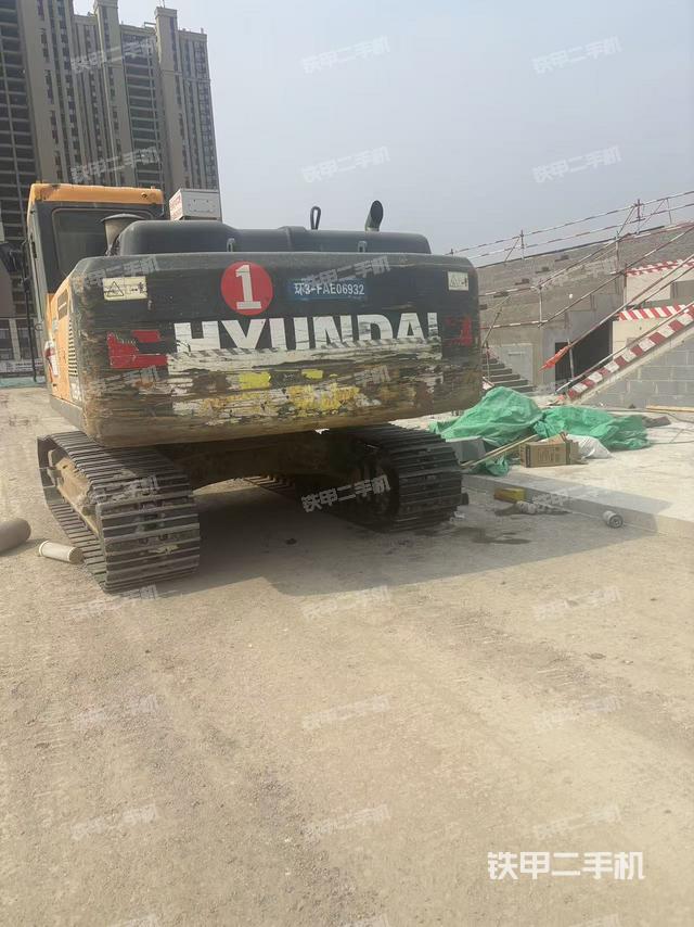 駕駛室頂部(整機外觀) 駕駛室頂部(整機外觀)