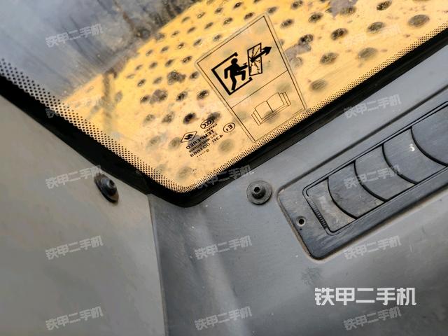 左后方玻璃角標(biāo)(駕駛室部分) 左后方玻璃角標(biāo)(駕駛室部分)