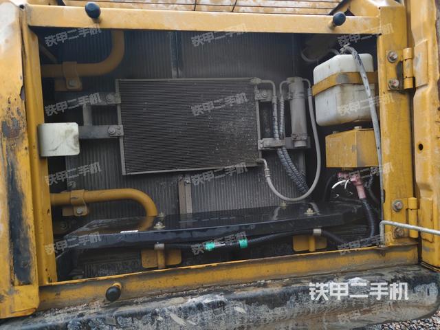 散熱器正面(大件艙室) 散熱器正面(大件艙室)