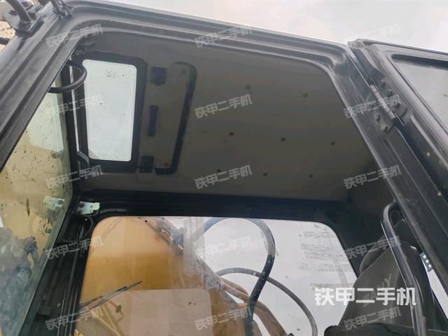 行走控制手柄和踏板?俯拍(駕駛室部分) 行走控制手柄和踏板?俯拍(駕駛室部分)