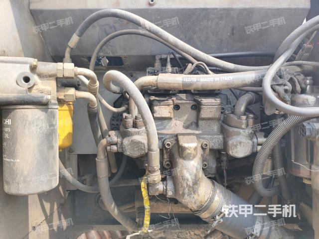 液壓泵艙室正面整體(整機(jī)外觀) 液壓泵艙室正面整體(整機(jī)外觀)