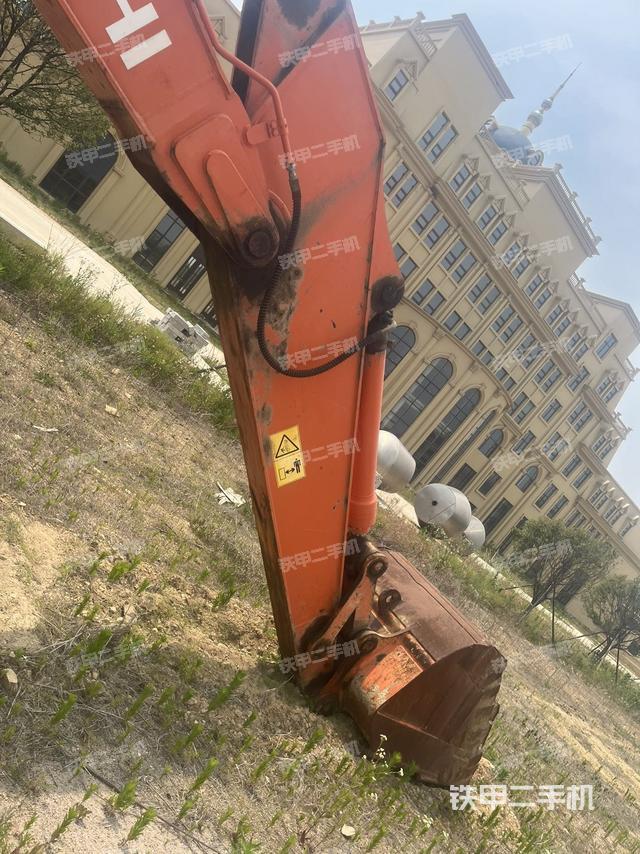 驾驶室顶部（整机外观）