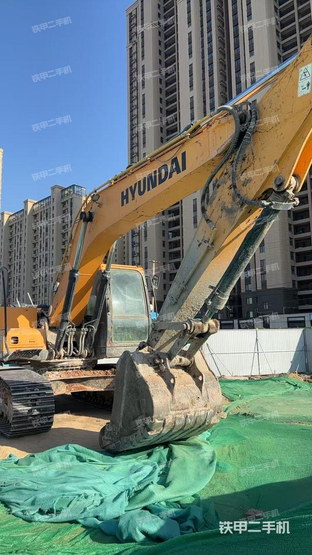 駕駛室整體(整機外觀) 駕駛室整體(整機外觀)