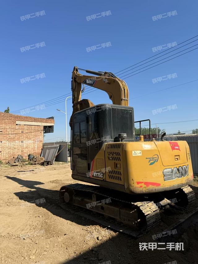 駕駛室整體(整機外觀) 駕駛室整體(整機外觀)