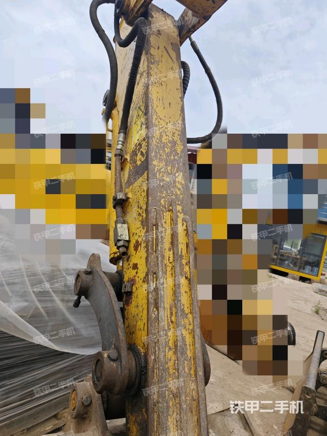 小臂整体左后(工作和回转装置) 小臂整体左后(工作和回转装置)