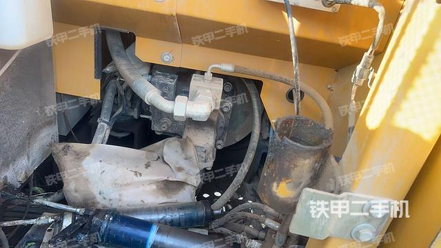 液压泵舱室正面整体(整机外观) 液压泵舱室正面整体(整机外观)