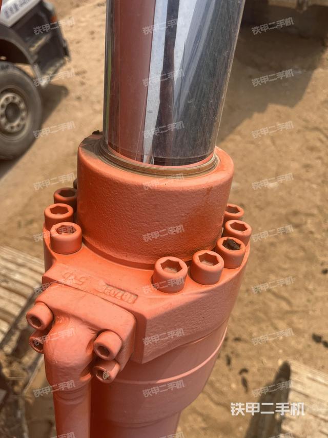 駕駛室整體(整機(jī)外觀) 駕駛室整體(整機(jī)外觀)