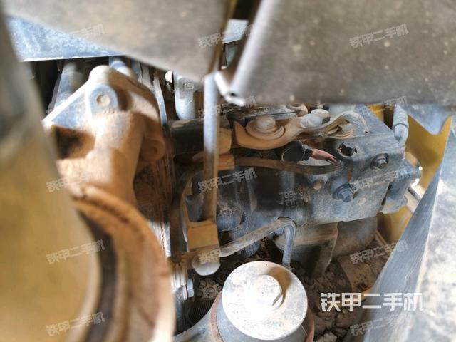 液壓泵艙室正面整體(整機(jī)外觀) 液壓泵艙室正面整體(整機(jī)外觀)