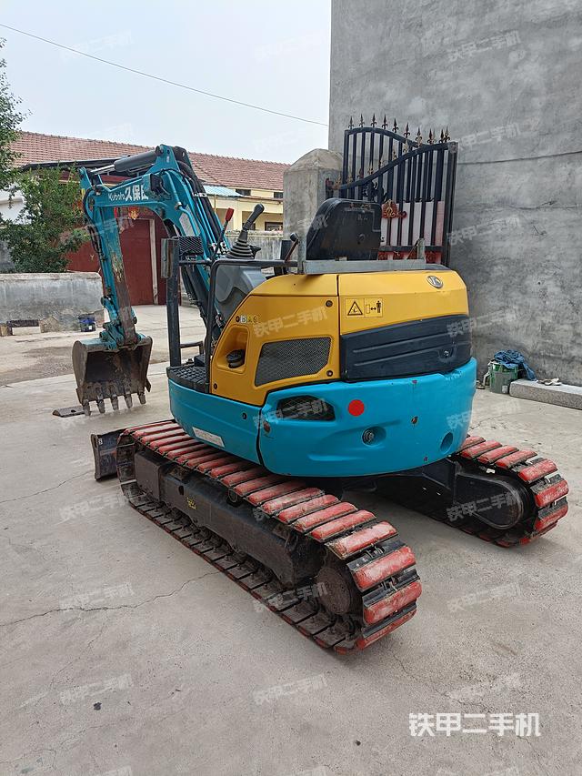 驾驶室顶部（整机外观）